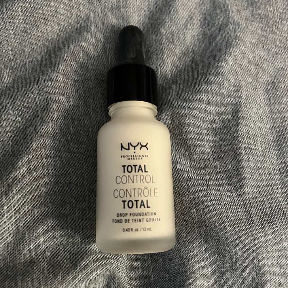 Nyx Total Control Drop Foundation - Picture 7 of 7